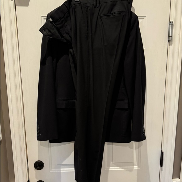 RW and Co 46L black suit. - Picture 4 of 5